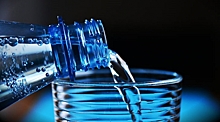 Сеть АЗС «Газпромнефть» предложила клиентам питьевую воду в экологичной бутылке