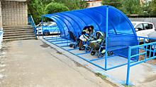 Детская колясочная, укрывающая от дождя, появилась у поликлиники №4 Вологды
