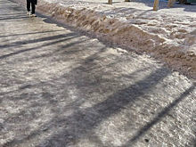 Люди нехотя скользят по льду: Кемерово превратился в большой линейный каток