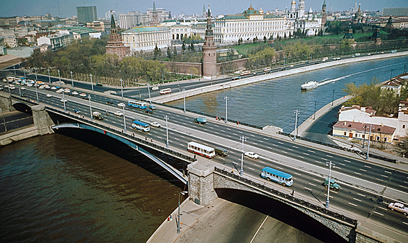 «В 1990-х мост стал популярен у самоубийц»