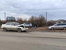 В Кирове столкнулись «Форд» и «ВАЗ»: пострадали два человека