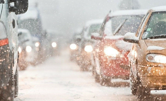 Саратовских водителей и пешеходов призвали к осторожности в снегопад