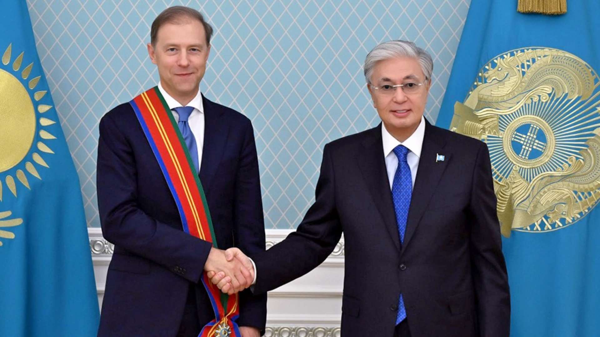 Мантурова в Казахстане наградили орденом Достык I степени