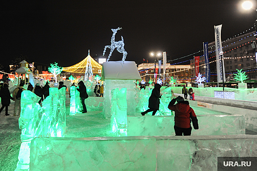 В Челябинске началась подготовка к демонтажу ледового городка на площади