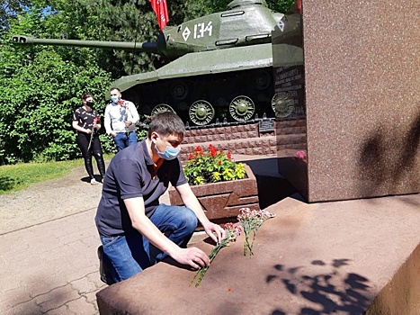 В Хорошево-Мневниках в День памяти и скорби к монументам возложили цветы