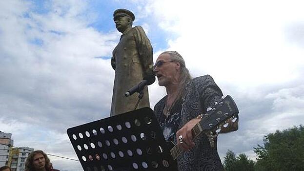 «Быть добру на Бору!»: Никита Джигурда выступил в Нижегородской области возле памятника Сталину