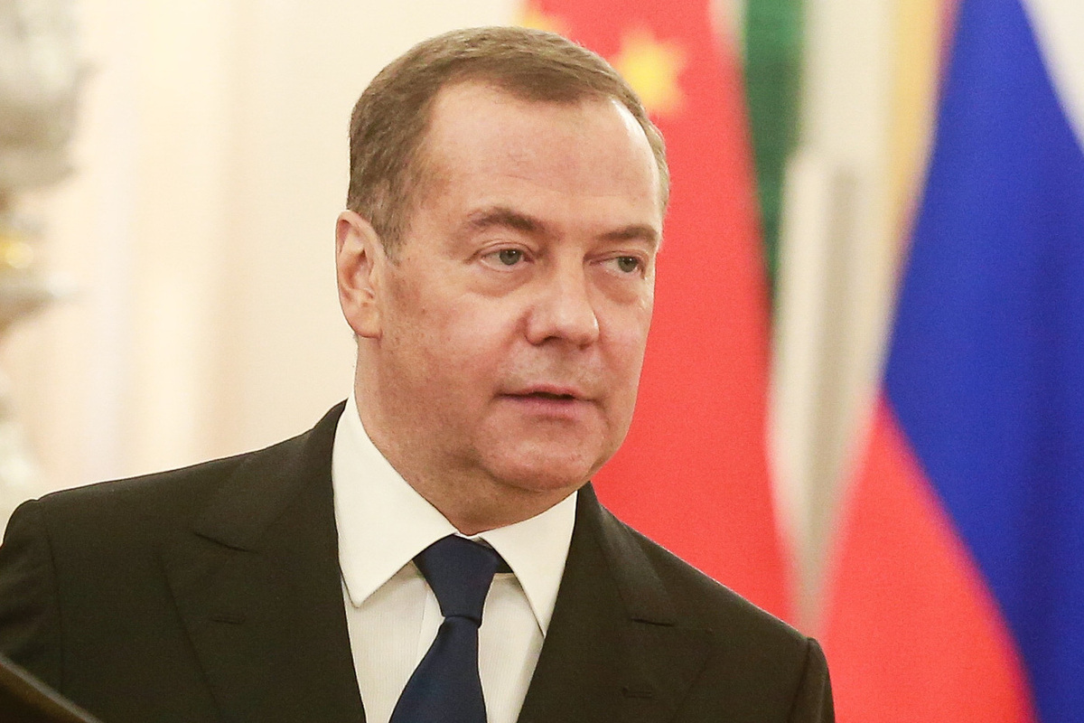 Медведев признал возможность ядерного апокалипсиса