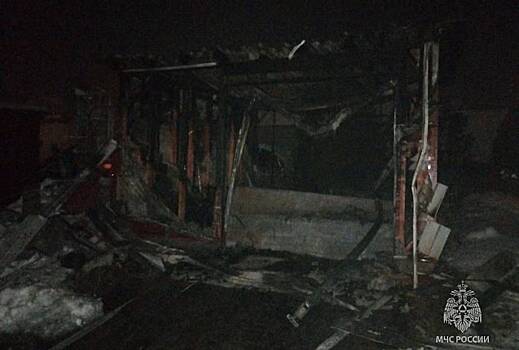 В российском городе мертвого мужчину нашли в гараже после пожара