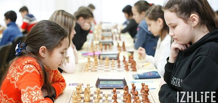 Школьники Удмуртии лидируют на Всероссийских соревнованиях по шахматам в Ижевске