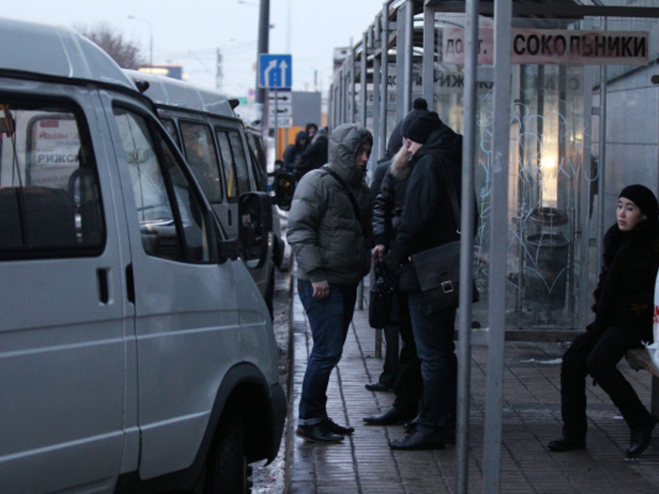 Нам делить нечего». Почему на водителей маршруток напали на АЗС в  Домодедове - Рамблер/авто