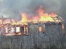 В Оренбургской области из-за природного пожара сгорело 12 построек