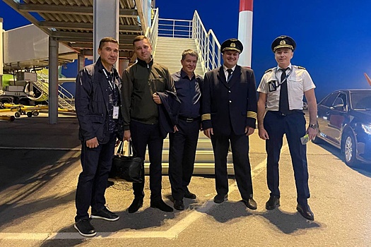 Пилоты, посадившие Airbus в поле, вернулись из Новосибирска в Екатеринбург