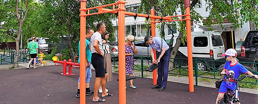 Депутат Александр Захаров проверил, как реализуется программа «1000 дворов» в Уссурийске