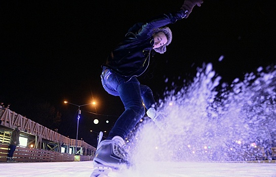 В парках Москвы откроются школы фигурного катания и хоккея