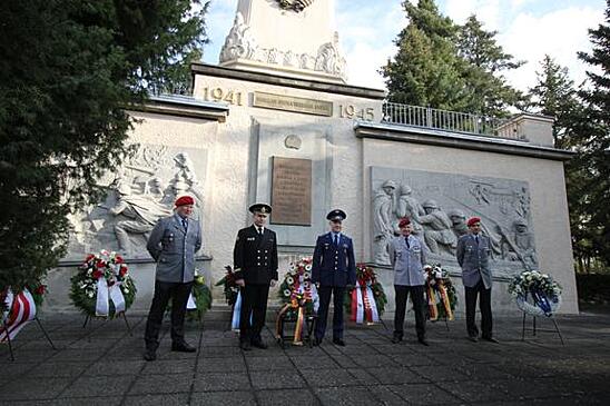В Германии во Всенародный День скорби почтили память советских воинов