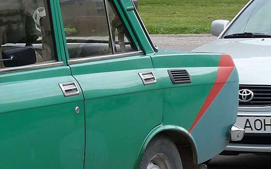 Зачем "Москвичам" решетки на задних крыльях