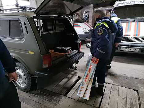 В Орске участнику СВО передали автомобиль «Нива»