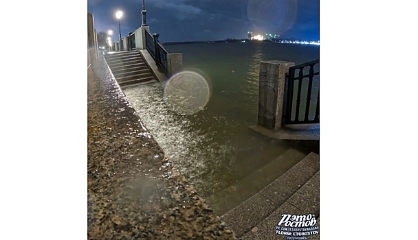 &laquo;Можно купаться&raquo;: в Ростове вода в Дону почти достигла уровня набережной