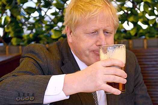 Daily Telegraph: Джонсон раздумывает уйти из политики после отставки с поста премьера
