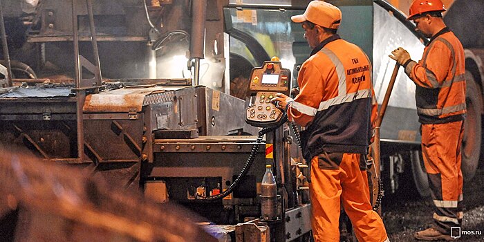 На Юровской заделали трещины в тротуаре