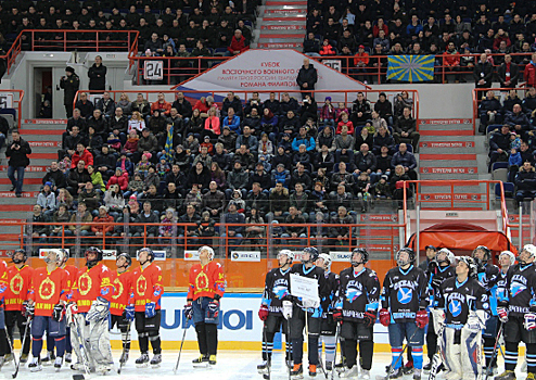В Хабаровске состоялся товарищеский матч по хоккею с шайбой памяти Героя России Романа Филипова