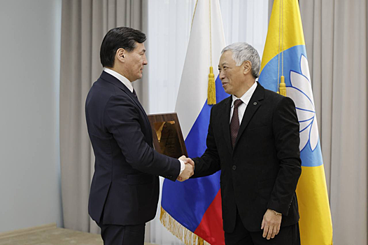 Глава Калмыкии Бату Хасиков поприветствовал старт работы пятого состава Общественной палаты республики