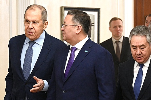Лавров - "РГ": США и их сателлиты активно пытаются внедряться в Центральную Азию