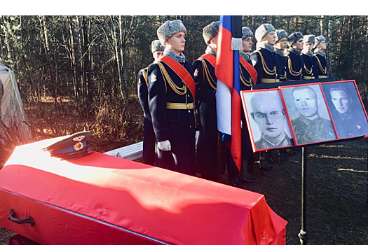 Останки лётчиков-героев захоронили в Лемболово