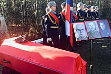 Останки лётчиков-героев захоронили в Лемболово