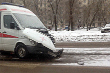 Лобовое столкновение двух машин скорой помощи произошло в Москве