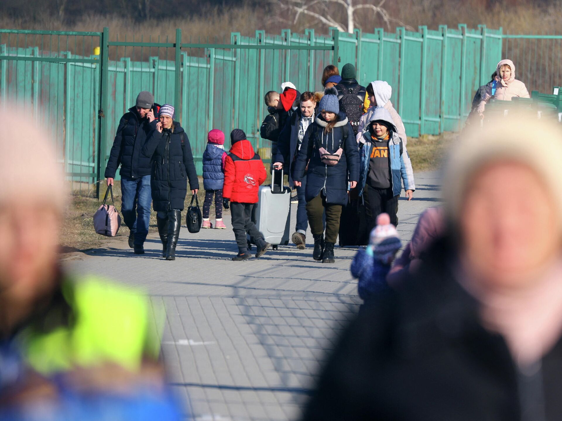 Лагеря для беженцев в бельгии. Брюссель беженцы. Украинские беженцы сейчас. День беженцев. Брюссель беженцы.