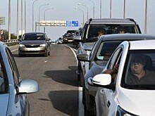 Более двух тысяч автомобилей застряли в пробке на подъезде к Крымскому мосту