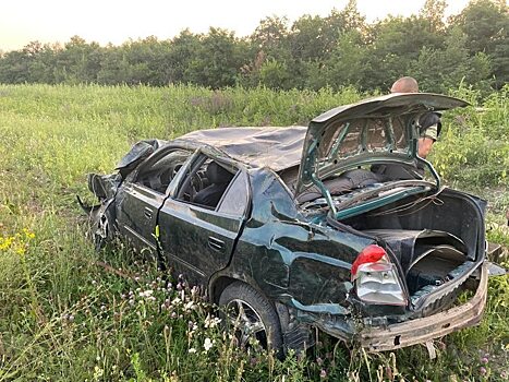 Автомобиль опрокинулся после ДТП в Саратовской области