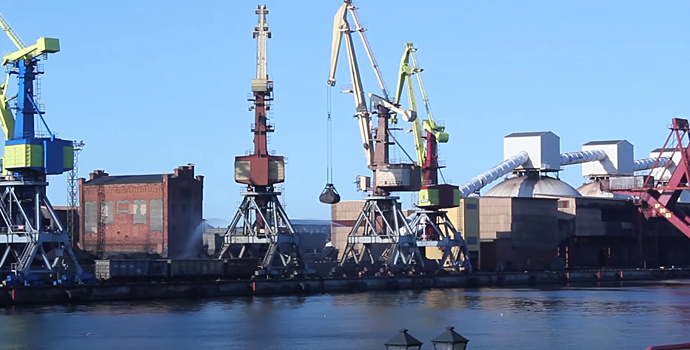 Латвия готова наложить санкции на порт в Усть-Луге ради возвращения грузов из России