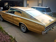 На продажу выставили 53-летний Dodge Charger с оригинальным золотистым кузовом