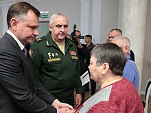 Юрий Слюсарь передал медаль &laquo;Золотая Звезда&raquo; вдове погибшего героя