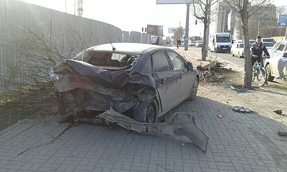 Водитель Hyundai протаранил Ford в Октябрьском районе и уехал на скорой помощи