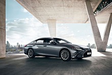 У седана Lexus ES появилась новая версия в России