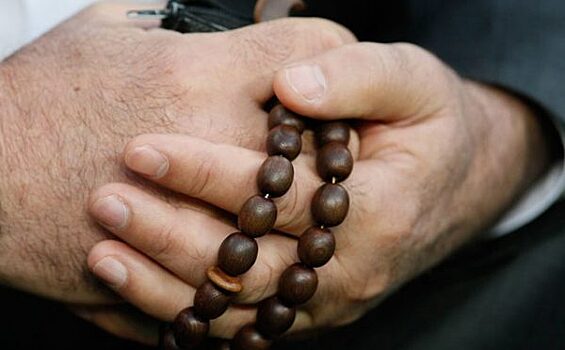 Почему православным не следует носить чётки без благословения