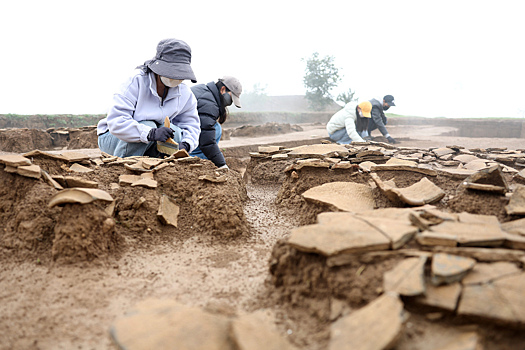 Археологи нашли школьную доску с каракулями викторианских детей