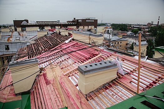 В Петербурге усиливают контроль за капитальным ремонтом крыш жилых домов