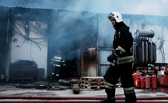 В Ростове-на-Дону локализовали пожар на складе с полистиролом