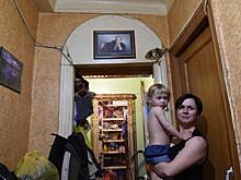 «Плесень, мыши и дырки к соседям» — как живут люди в аварийных пятиэтажках