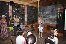 Участники летнего интенсива Дома культуры «Юбилейный» посетили с экскурсией Выставочный зал в поселении Роговское