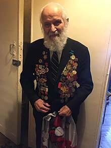 В Академическом районе с 98-летием поздравили  ветерана ВОВ Юрия Эльтекова 