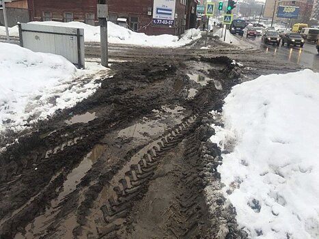 Кировчане массово жалуются на грязные тротуары