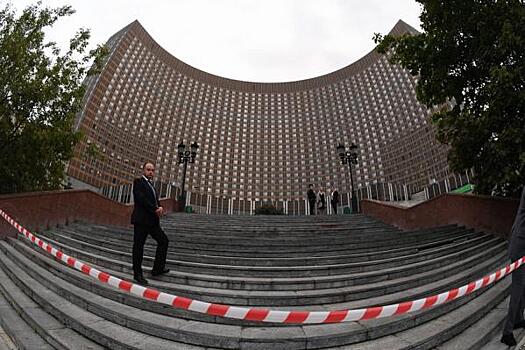 Топ-10 событий недели в регионах России. Волна лжеминирований, арест в Совфеде и массаж от депутата