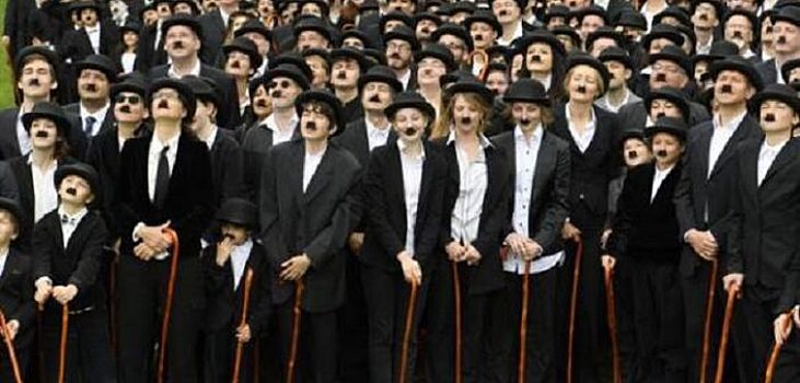 Сотни «Чарли Чаплинов» собрались в поместье знаменитого актера