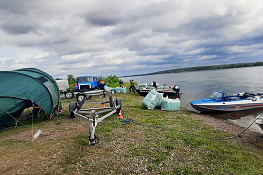 Мощные насосы доставили на Енисей для откачки нефтепродуктов после двух аварий