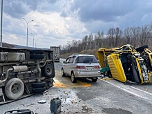 В Приморье в ДТП перевернулось сразу три грузовика